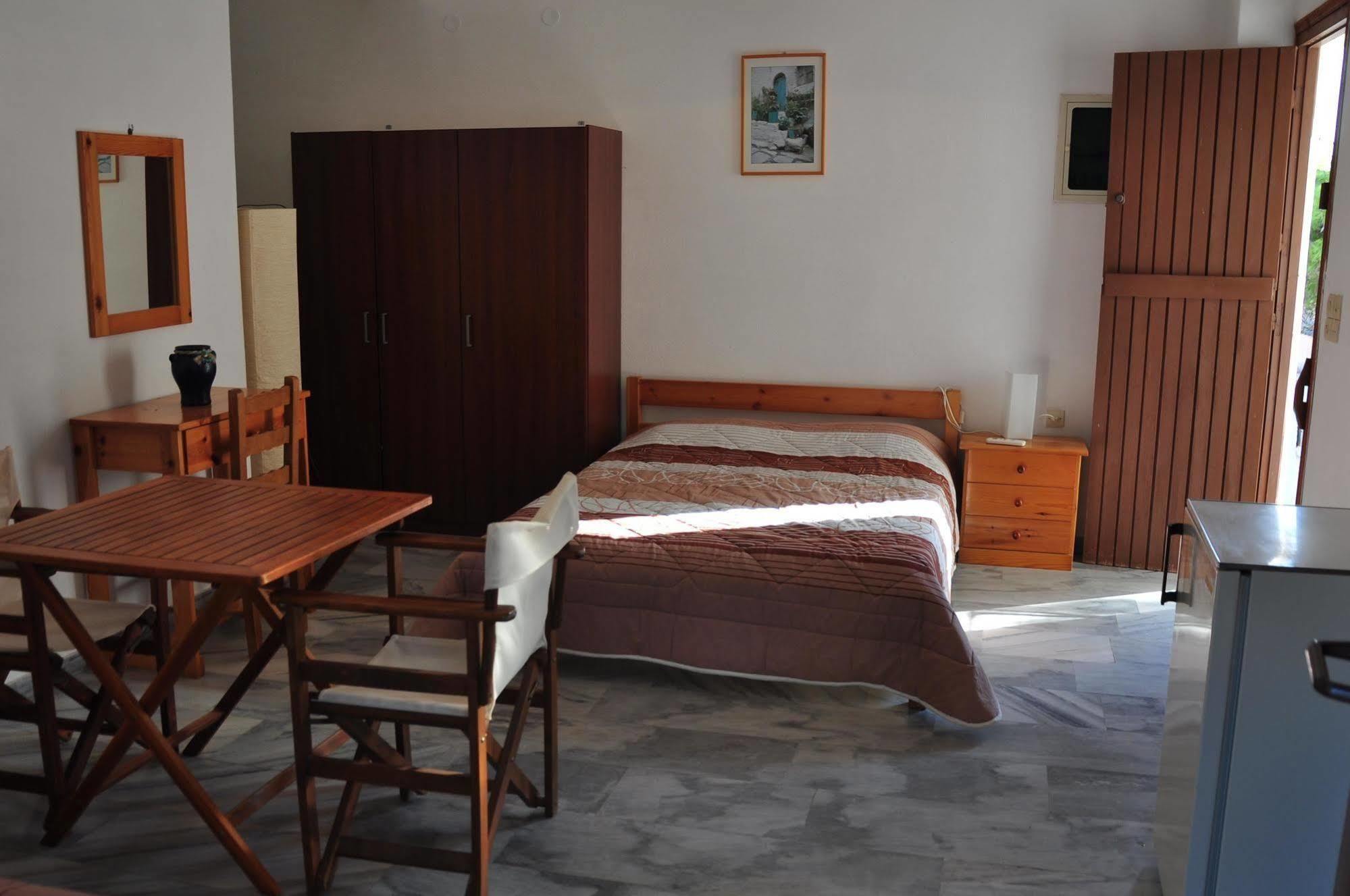 Michalis Apartments Near The Beaches With Sea View Páros Zewnętrze zdjęcie